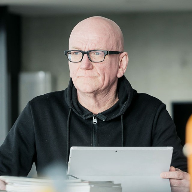 lars_1900x750_2