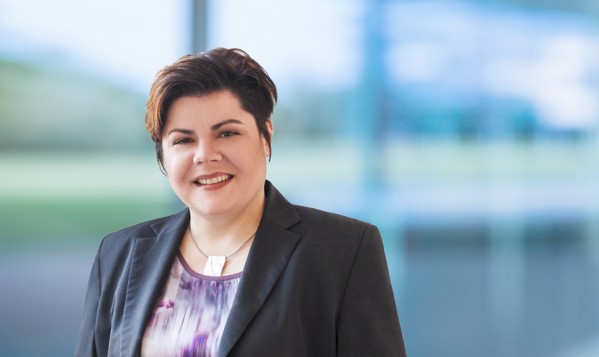 ava_lydiaschuetze_1158x527