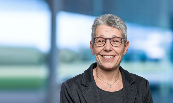 esther_reich_2316 x 1054_vorlage_L_right