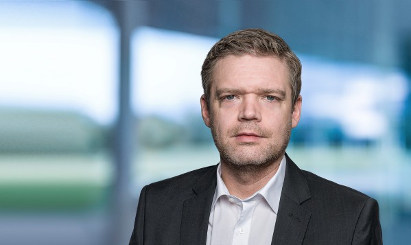 simon_halvorsen_2316 x 1054_vorlage_L_right