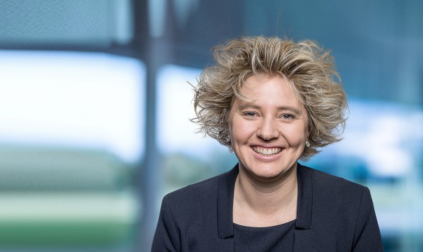 silvia_bischofberger_2316 x 1054_vorlage_l_right